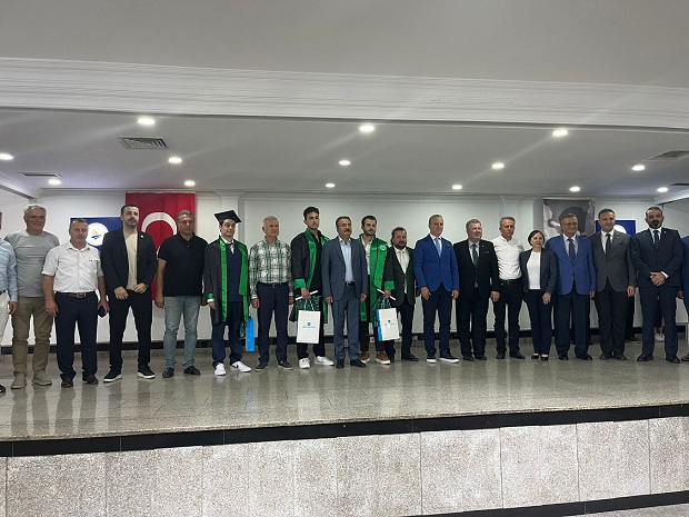 KAYMAKAMIMIZ SAYIN KEMAL İNAN KARAMÜRSEL DENİZCİLİK MESLEK YÜKSEKOKULU MEZUNİYET TÖRENİNE KATILDI.